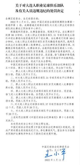 马卡报表示维尼修斯希望能够在年底复出，但是皇马队医以及教练组阻止了巴西人这么做，他们希望球员保持耐心。